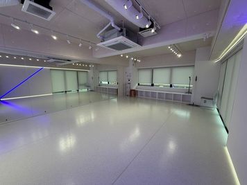 【BUZZ大阪東梅田】ダンスレンタルスタジオ24時間OK BUZZ大阪東梅田6F-I｜ダンス・撮影に！1時間660円～の室内の写真