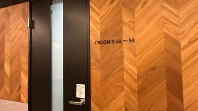 【ラウンジスペースを横切り奥にお進みください。※ラウンジはご利用いただけません。】 - TIME SHARING MID POINT 六本木 5-44の入口の写真