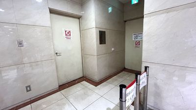 入館ルート④【正面ではなく、右奥の扉にお進みください。】 - TIME SHARING MID POINT 六本木 5-44のその他の写真