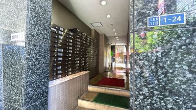 【外からお越しの場合は、ビル右手に通用口がございます】 - TIME SHARING MID POINT 六本木 5-44の入口の写真