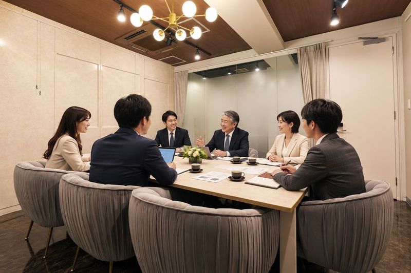 落ち着きのある空間で、重要な商談も和やかに行うことが出来ます。 - Executive Suite Lounge 麹町 来賓室 「milk tea」の室内の写真