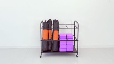 ヨガマットとヨガブロックはワゴンにまとめて置いています。無料でお使いいただけます。 - KYOTO撮影スタジオStar ダンス・ヨガ練習プランの設備の写真