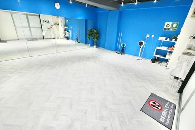 様々な用途に使いやすい広々空間の地下スタジオ - Sunny Place サニープレイス町田 レンタルスタジオ町田　ダンス・ヨガ・ピラティス・レッスン・撮影の室内の写真