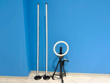 【無料備品】スタンドライト、LED三脚ライト - Sunny Place サニープレイス町田 レンタルスタジオ町田　ダンス・ヨガ・ピラティス・レッスン・撮影の設備の写真