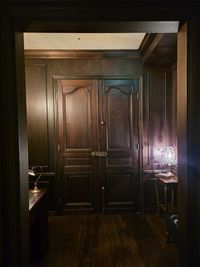 高さ約2,480mm のフレンチオークの観音扉 - Queen's Butler The Studio お台場 お台場のアンティーク洋館スタジオ|Queen's Butlerの室内の写真