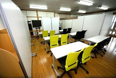 会議用長机も設置可能 - MultiBaseTAJIMI（マルチベース多治見）の室内の写真