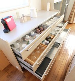食器、調理器具はご自由にお使いください - PREMIUM VILLA 連 湯河原町の一棟貸し別荘の設備の写真