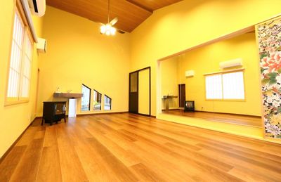 ヨガのレッスンなどに使用できるスタジオ - PREMIUM VILLA 連 湯河原町の一棟貸し別荘の室内の写真