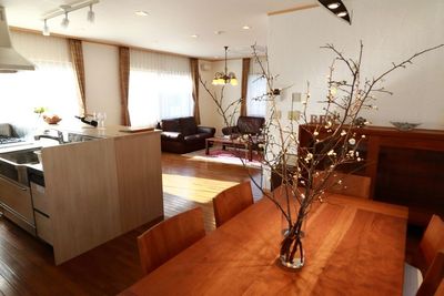 6人掛けのダイニングテーブル - PREMIUM VILLA 連 湯河原町の一棟貸し別荘の室内の写真