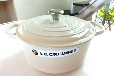 【LE CREUSET】トラディションココット　ロンド　22㎝ - RÊVE ～Rental Space ＆Kitchen～ RÊVE ～ Rental Space ＆ Kitchen ～の設備の写真