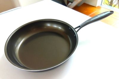 【SURUTTO】フライパン　28㎝ - RÊVE ～Rental Space ＆Kitchen～ RÊVE ～ Rental Space ＆ Kitchen ～の設備の写真