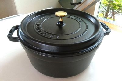 【STAUB】ピコ・ココット　ラウンド　ブラック鋳物　26㎝ - RÊVE ～Rental Space ＆Kitchen～ RÊVE ～ Rental Space ＆ Kitchen ～の設備の写真