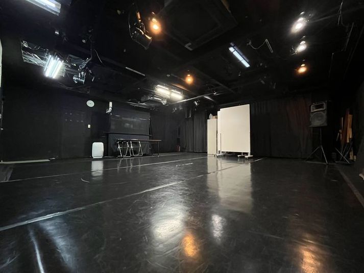 VAZE江坂の室内の写真