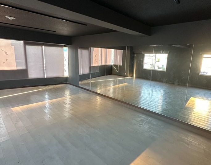 レンタルスタジオMONO平塚 【平塚駅5分】47㎡・黒基調のレンタルダンススタジオ！の室内の写真