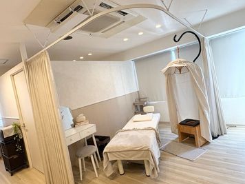 share salon enn. 堀江のリラク・エステ・整体向けレンタルサロン（よもぎ蒸しあり）の室内の写真