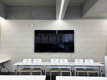 特大モニター付き
HDMIケーブルも貸し出し可能 - THELOBBY六番町 【THELOBBY六番町】Conferenceの設備の写真