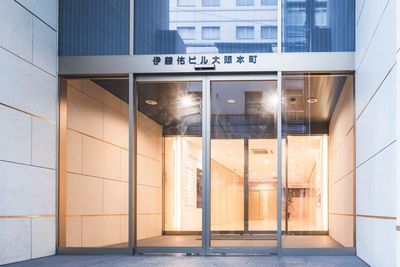 エントランス - OFFiTs(オフィッツ)本町 OFFiTs本町｜7-D（1名個室）の入口の写真