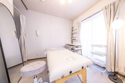 施術部屋 - レンタルサロンBIANCA大井町店の室内の写真