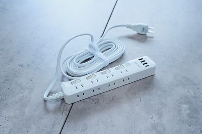 電源タップ・延長コードをご用意。パソコンを使う会議や共同作業、スマートフォンの充電にお使いいただけます。 - 名古屋 Noaw名古屋の設備の写真
