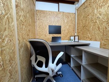 【北千住駅から徒歩７分のコワーキングスペース／自習室】リモートワークや勉強に最適な１名用半個室（ブースNo.Ｂ） - いいオフィス北千住 by ENGAWORK