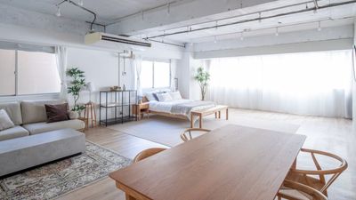 北（右）と西（左）から自然光が入る83㎡のハウススタジオ - サモスタ新宿御苑店の室内の写真
