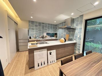 両国駅チカにある調理が可能なキッチン付きスペースです✨
撮影利用も可能となります📸 - MYROOM space 両国001 MYROOM space 両国001｜キッチン🍳撮影📸の室内の写真
