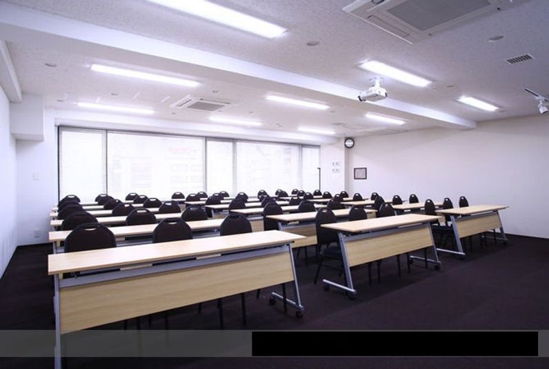 スクール型　54名着席 - 貸し会議室　アットビジネスセンター横浜西口駅前 603号室の室内の写真