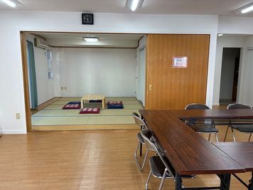 集会室（アングル２） - メープルコート 集会所 メープルコート　集会所の室内の写真