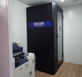 レンタルオフィス「ServiceOffice W 京都駅前」内にあるワークボックスです - DOOR_京阪京都ビル8階 DOOR by ServiceOfficeW  京阪京都ビル8階の外観の写真