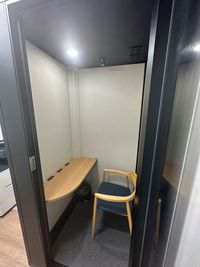 完全個室型ワークボックス - DOOR_京阪京都ビル8階 DOOR by ServiceOfficeW  京阪京都ビル8階の室内の写真