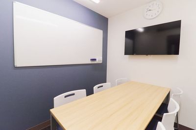 【JR博多駅東5出口徒歩15秒！筑紫口徒歩1分！定員6名】超大型モニター・高速WiFi無料！ふれあい貸し会議室 博多No175 - ふれあい貸し会議室 博多東
