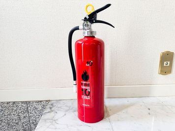 安心してご利用いただけるよう、消化器も完備しています。 - 完全防音室のダンス・音楽スタジオ『562』（ごろにゃん） 【無人受付・個室カラオケルーム】（完全防音室）の設備の写真