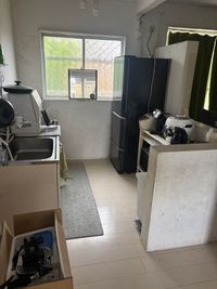 キッチン
備品：炊飯器、食洗器、t-falアクティフライ、電子レンジ、わたあめメーカー、ケトル - free24store WAKAYAMA BASE -free24storeの室内の写真