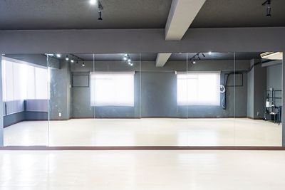 レンタルスタジオMONO平塚 【平塚駅5分】47㎡・黒基調のレンタルダンススタジオ！の室内の写真