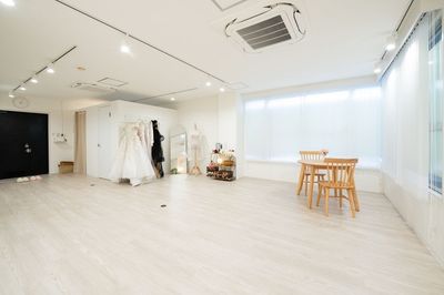 室内奥側から - Studio Bloomia 緑橋駅徒歩1分【撮影スタジオ・ギャラリー ・ワークショップ】の室内の写真