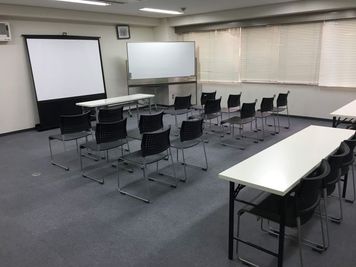 SMG/ 四ツ橋・近商ビル 【夜間の勉強会・セミナー】SMG貸し会議室近商ビル7階B室の室内の写真