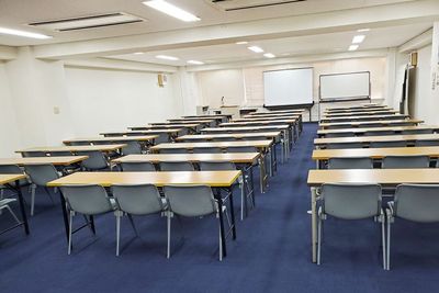 6階A室【121㎡・スクール形式90名】平日限定1時間3,300円（税込）／研修・会議・説明会に／四ツ橋駅から徒歩30秒 - SMG/ 四ツ橋・近商ビル