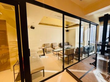 AWAKENING CAFE TOKYO 【オープン記念50%割引]】AWAKENING CAFE の室内の写真