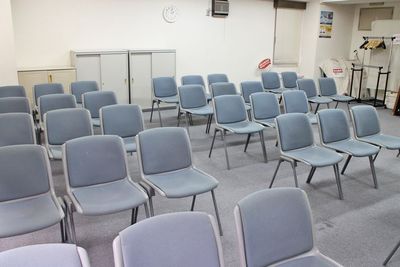 四ツ橋・近商ビル10B（シアター形式）※変更・現状は利用者様にてご対応 - SMG/ 四ツ橋・近商ビル 【夜間の勉強会・セミナー】SMG貸し会議室近商ビル10階B室の室内の写真
