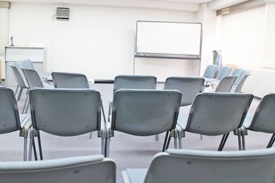 四ツ橋・近商ビル10B（シアター形式）※変更・現状は利用者様にてご対応 - SMG/ 四ツ橋・近商ビル 【夜間の勉強会・セミナー】SMG貸し会議室近商ビル10階B室の室内の写真