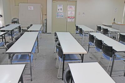 四ツ橋・近商ビル10B（スクール形式） - SMG/ 四ツ橋・近商ビル 【夜間の勉強会・セミナー】SMG貸し会議室近商ビル10階B室の室内の写真