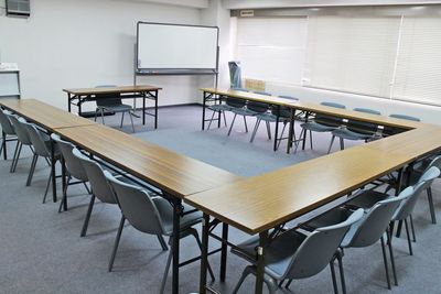 四ツ橋・近商ビル10B（コの字）※変更・現状は利用者様にてご対応 - SMG/ 四ツ橋・近商ビル 【夜間の勉強会・セミナー】SMG貸し会議室近商ビル10階B室の室内の写真