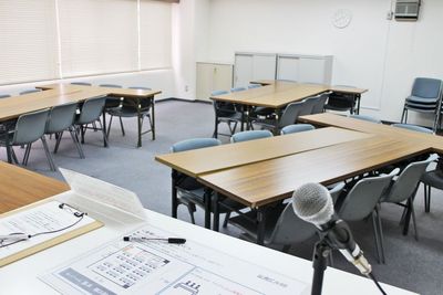 四ツ橋・近商ビル10B（島型）※変更・現状は利用者様にてご対応 - SMG/ 四ツ橋・近商ビル 【夜間の勉強会・セミナー】SMG貸し会議室近商ビル10階B室の室内の写真