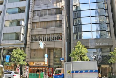 近商ビル外観 - SMG/ 四ツ橋・近商ビル 【夜間の勉強会・セミナー】SMG貸し会議室近商ビル10階B室の外観の写真