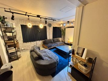 ハルカゼテラス　天満 ハルカゼ天満3号　プレミアムラウンジ🍷の室内の写真