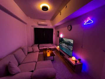 落ち着いた空間でのんびりお過ごしください。 - Tokyo Chill Room 恵比寿 TokyoChillSpaceEbisu｜デート・映画・女子会の室内の写真