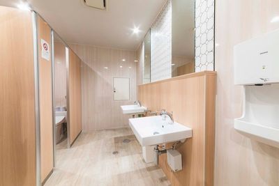 お手洗い - OFFiTs(オフィッツ)本町 OFFiTs本町｜【貸切】屋上テラスの設備の写真