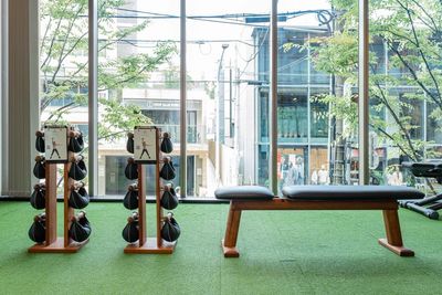 Roots Fitness 代官山｜木製マシンの代官山駅前ジム 代官山駅1分｜パーソナル指導に使える木の温もりのレンタルジムの室内の写真