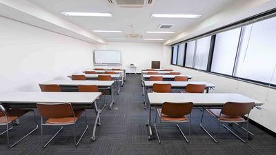 電車通り沿いウォンツ銀山ビル【2時間からOK】最大30名様着席可 プロジェクター・マイク完備 (ドリンク・喫煙室有) - カンファレンス21 八丁堀WING広島センター