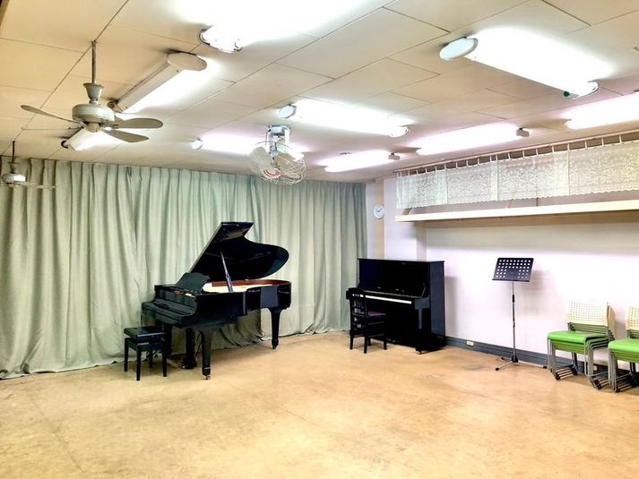 小阪ピアノスタジオの室内の写真